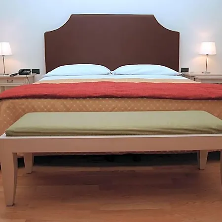 Gallery Hotel 4*