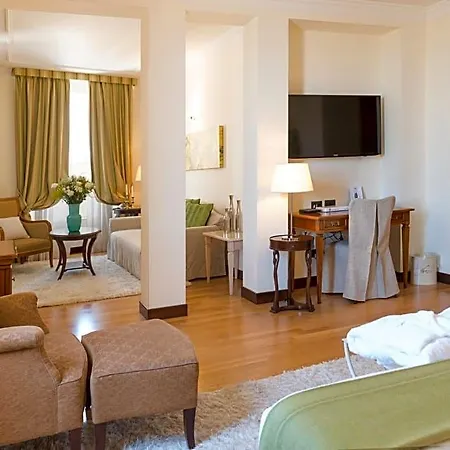 Gallery Hotel 4*